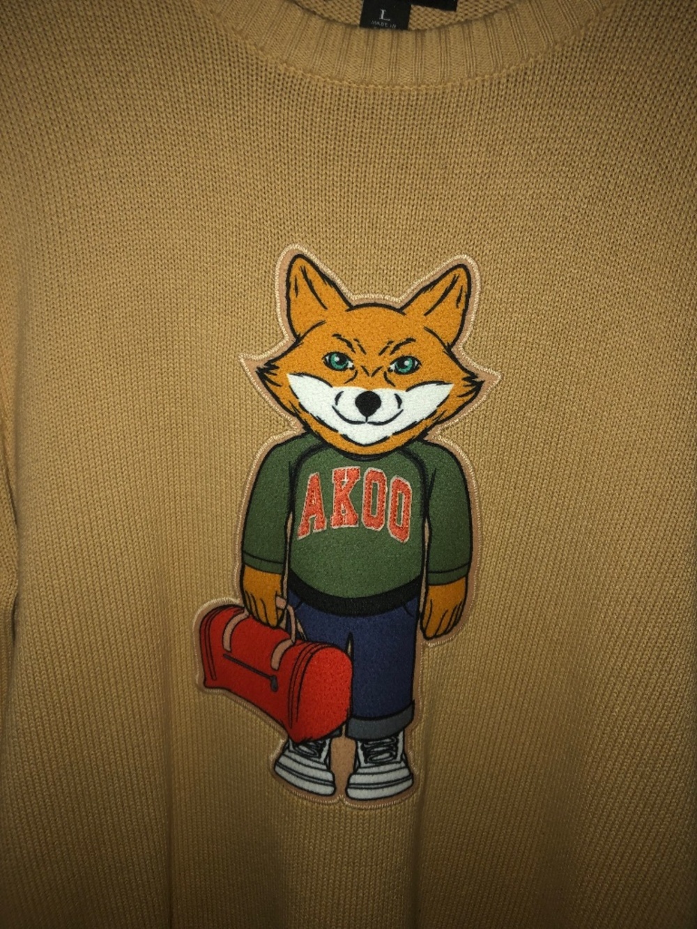Akoo sweater size L like new